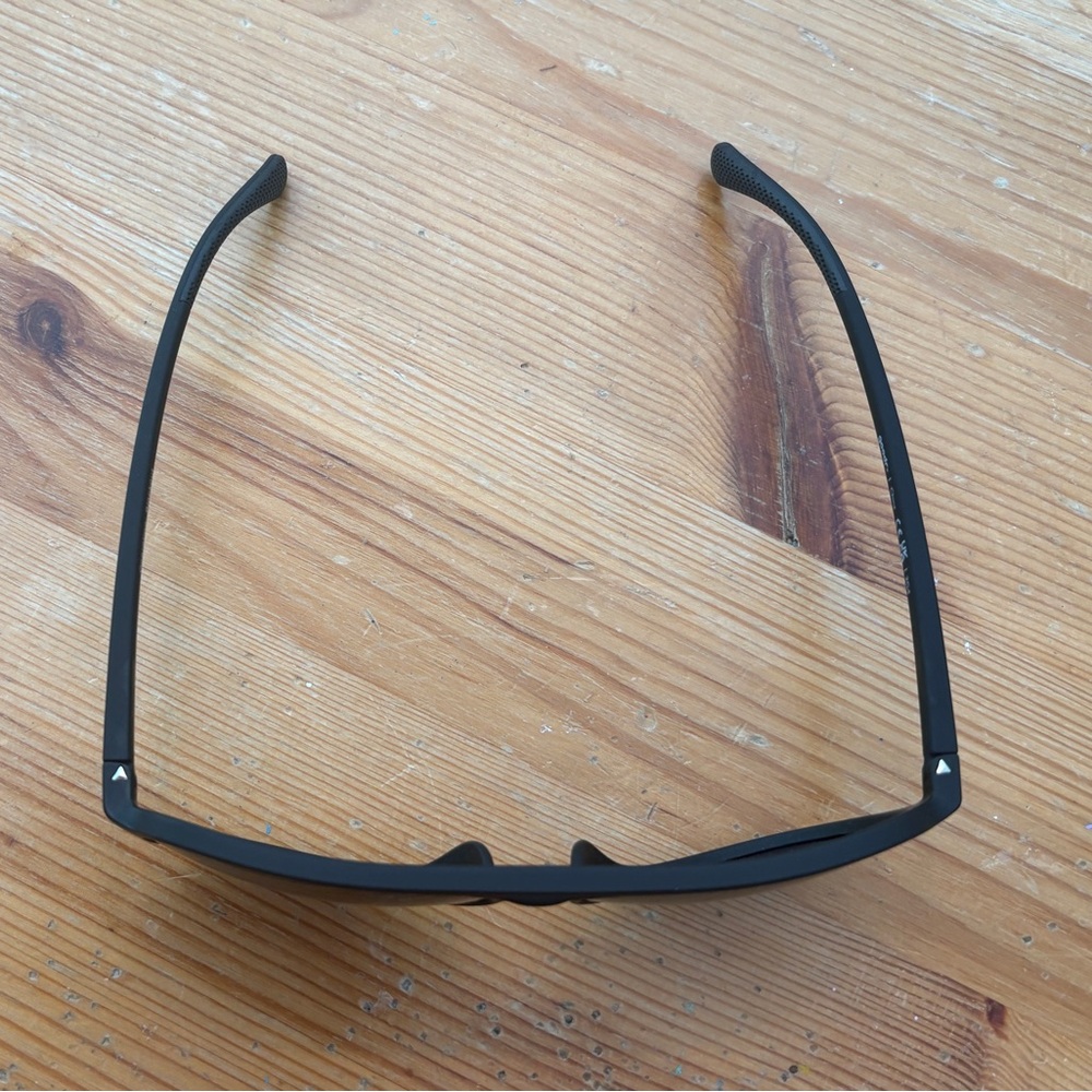 Black Goodr Sunglasses + sleeve - Picture 3 of 3